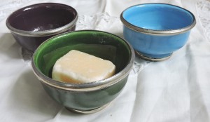 Schälchen-aus-Keramik-Metall-u.B.-für-Duftklötzchen